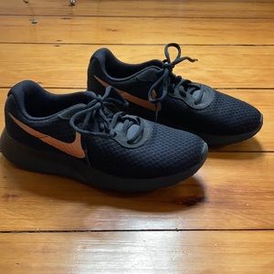 Nike Tanjun Women’s 8.5